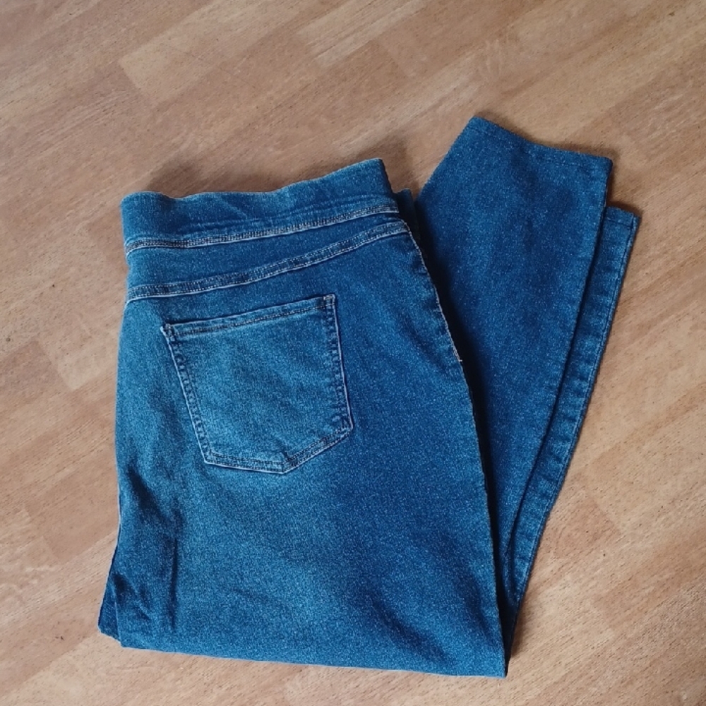 Classic Blue Women's Jeans Cropped Pull On Jeans 20W-22w